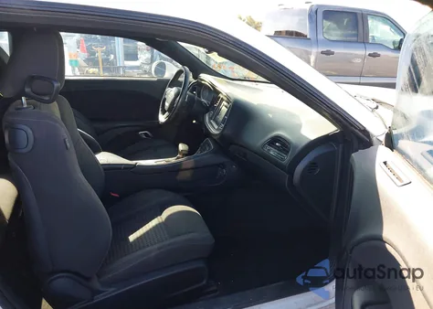 2015 Dodge Challenger Sxt z USA, uszkodzony, nr VIN 2C3CDZAG7FH712130